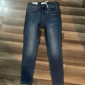 Vervet Amber Mid Rise Skinny Jeans NWT